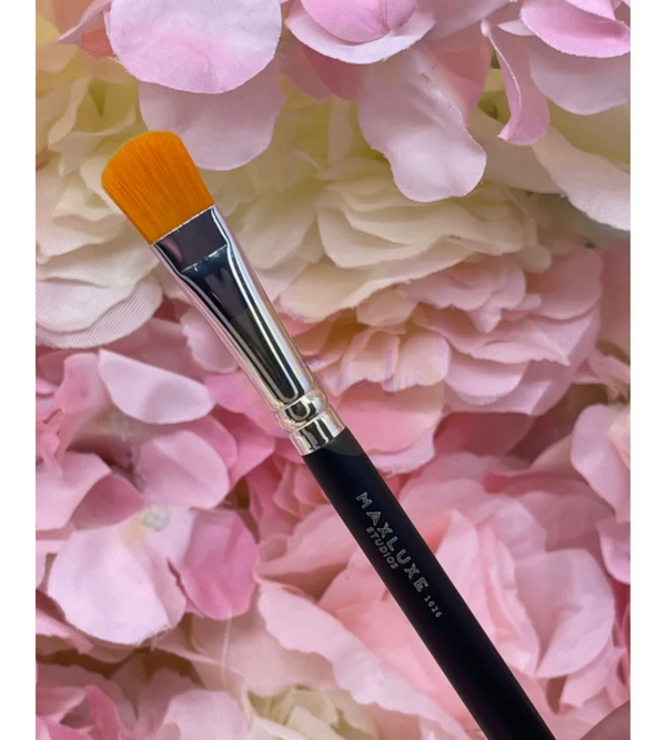 Skone Cosmetics - Luxe Pro Blending Brush